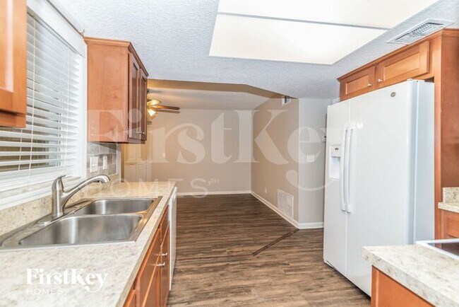 Building Photo - 6328 Toyota Dr