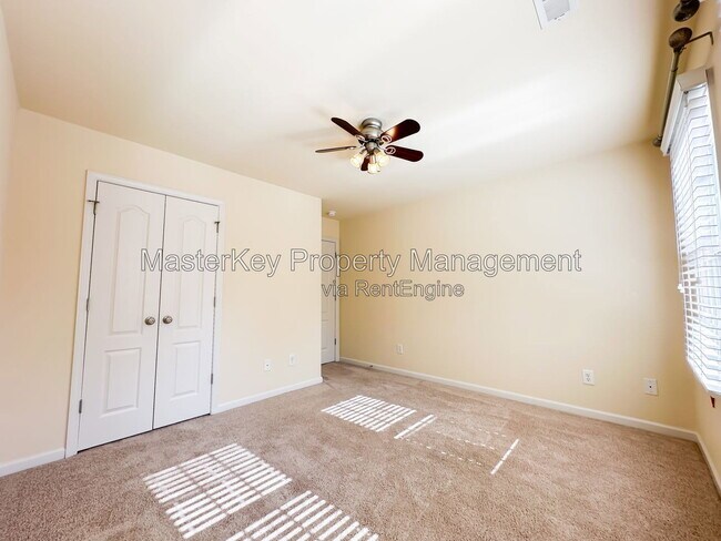 Building Photo - 205 Old Grove Ln