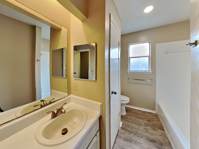 Building Photo - 2818 Mayflower Landing Ct