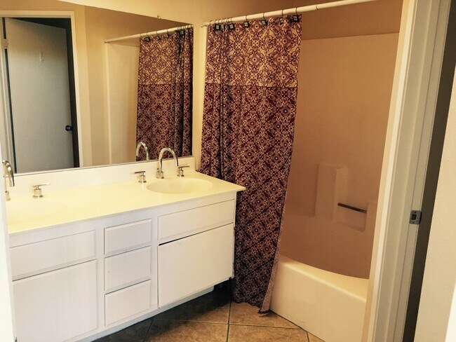 Building Photo - !! WOWWWW INCREDIBLE HOUSE FOR RENT IN BEAUTIFUL PEEPPER RIDGE AREA !!