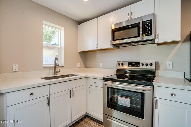 Building Photo - 211 S Doran