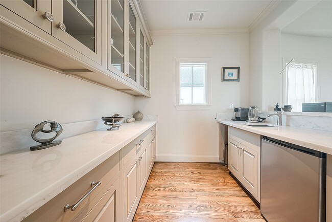 Building Photo - 5416 Jackson St