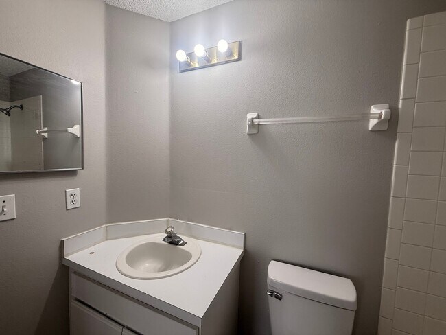 Building Photo - 178 Dahlia Village Cir