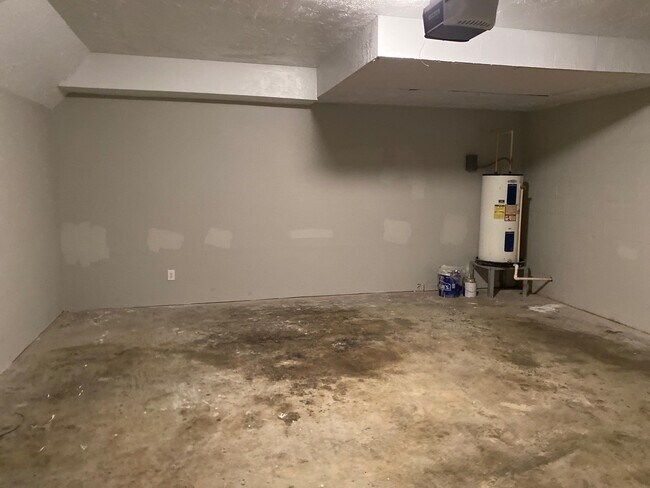 Building Photo - 68 Old Oak Cir