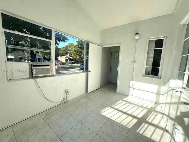 Building Photo - 937 NW 46th St