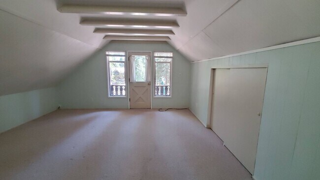 Building Photo - LONG-TERM RENTAL: Great Cedar Flat Home wi...