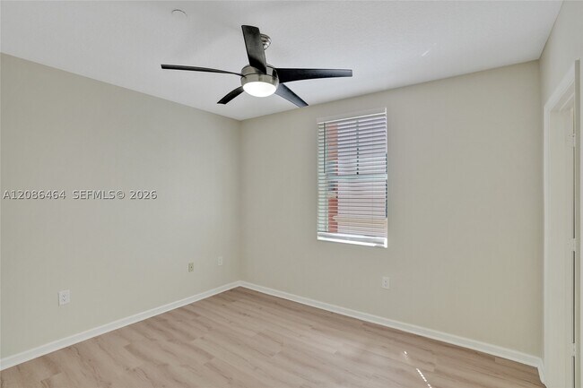 Building Photo - 1033 NE 17th Way