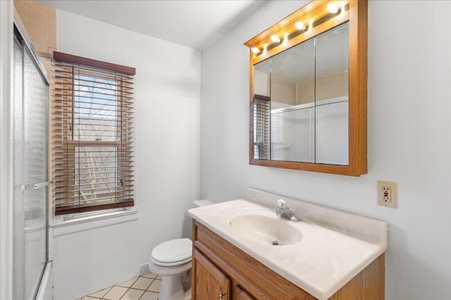 Building Photo - 127 E Pine St