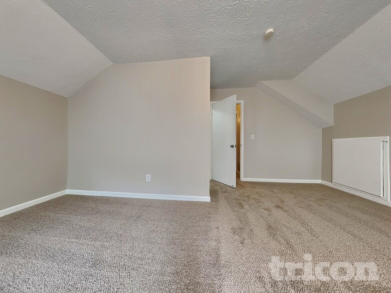 Building Photo - 5950 Crescent Ridge Ct