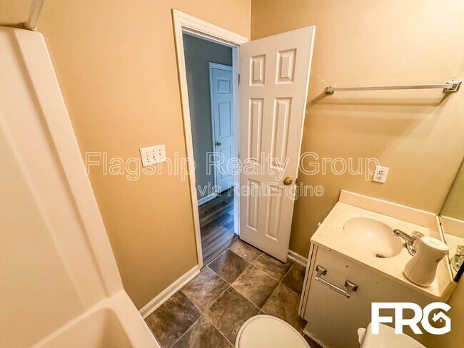 Building Photo - 3311 Moseley Dr