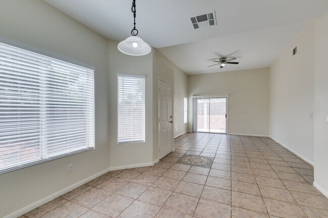 Building Photo - Charming 3-Bedroom Single-Story Home in Elkhorn!