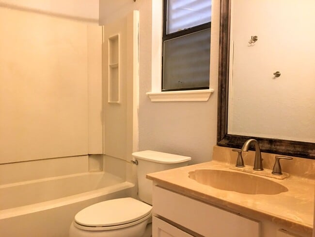 Building Photo - 2924 St Joseph St