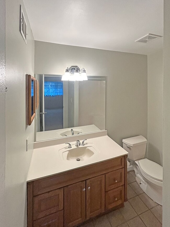 Building Photo - two bedroom two bath condo in Robinson Township!