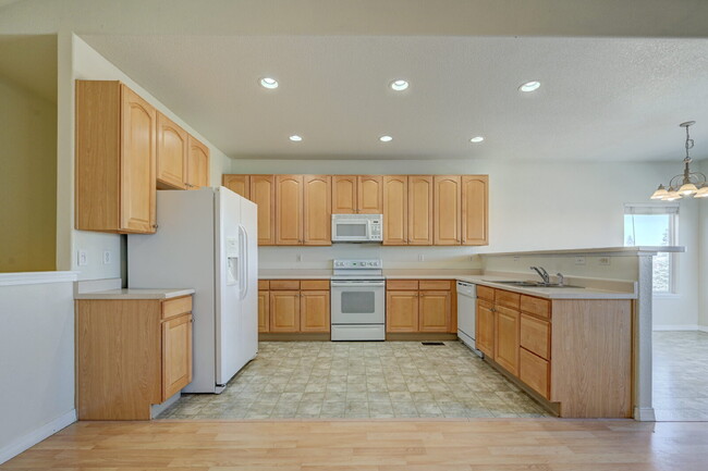 Building Photo - $2,750.00, 3 Bed, 2 Bath Ranch Style Home ...