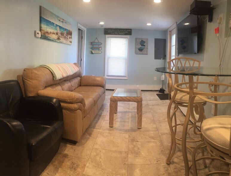 Building Photo - 44 Hancock Ave