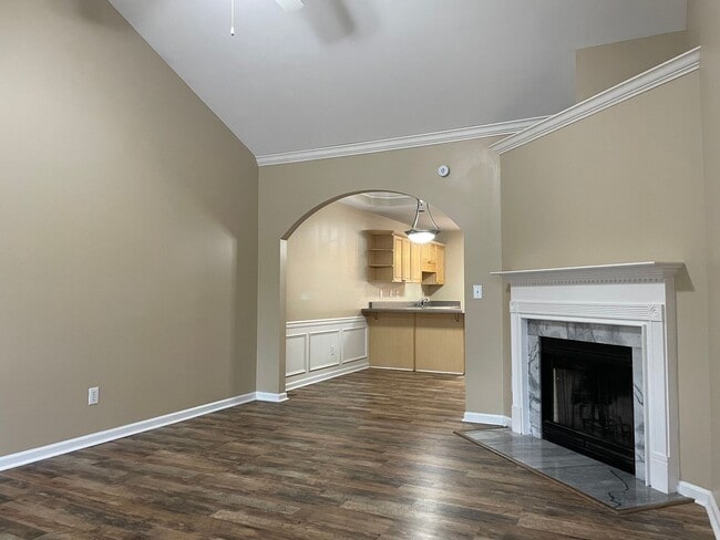 Building Photo - Town Home For Rent