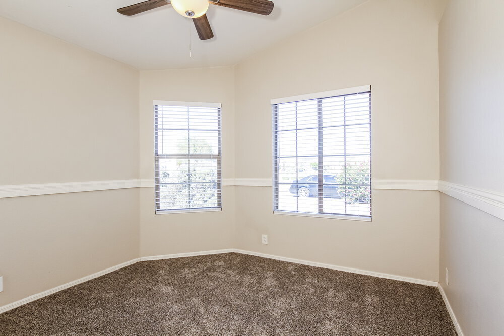 Building Photo - 3319 W Louise Dr