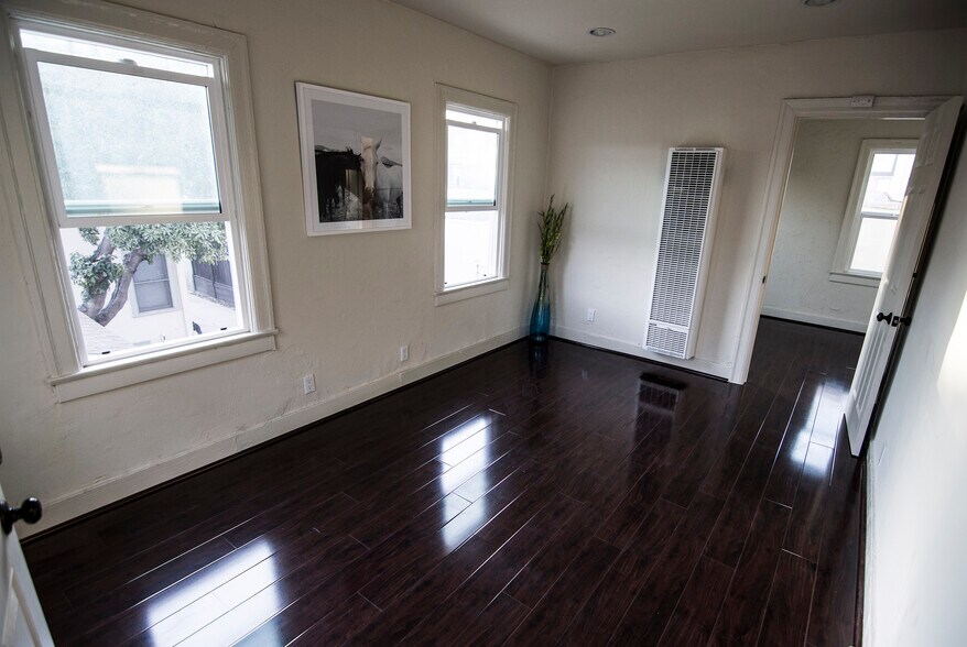 Building Photo - 950 1/2 North Hayworth Avenue