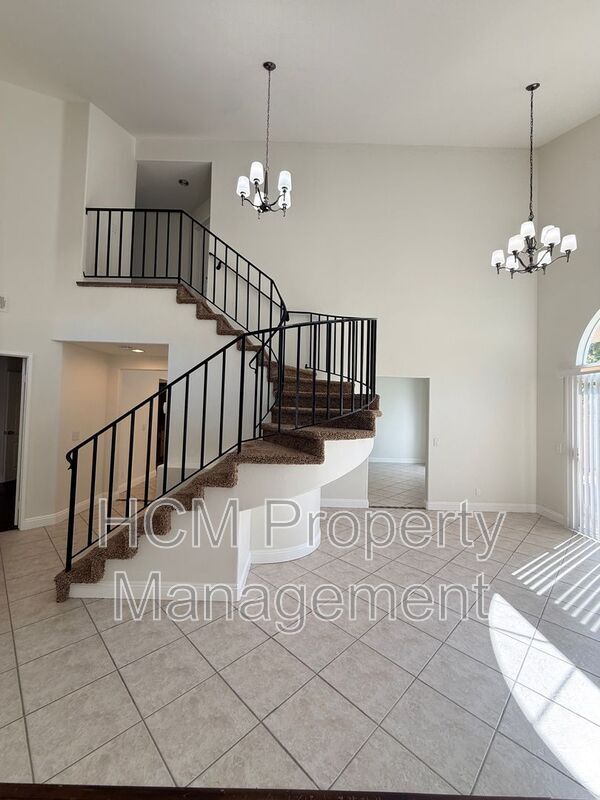 Building Photo - 827 S Shanada Ct