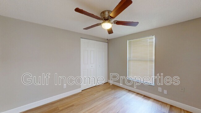 Building Photo - 2515 30th Ave Dr E