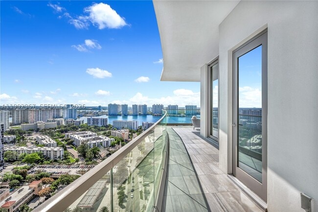 Building Photo - 17901 Collins Ave