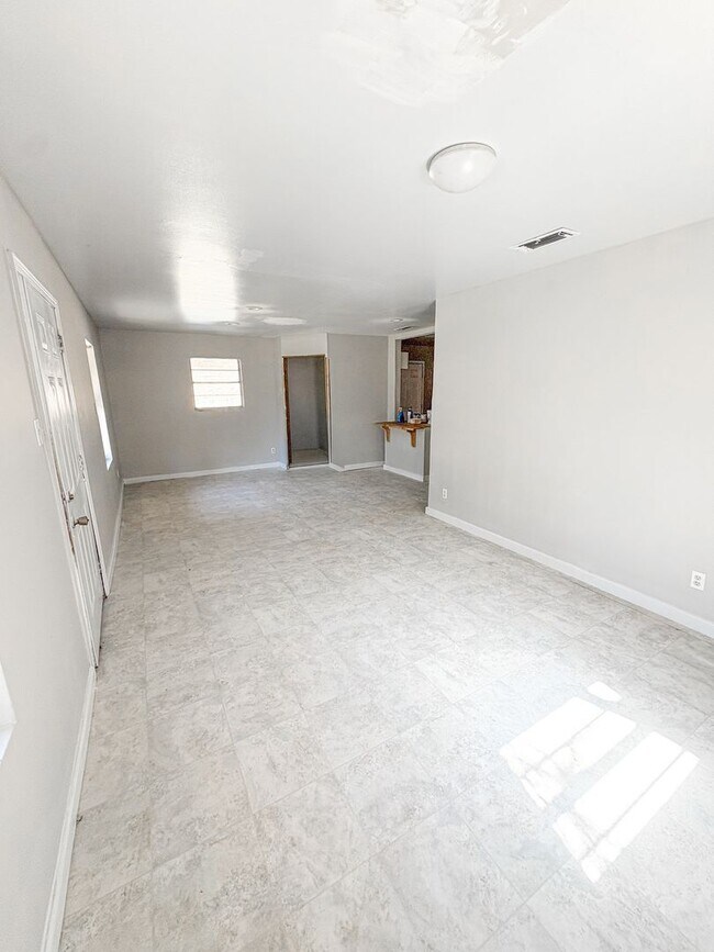 Building Photo - 3bed 1bath House