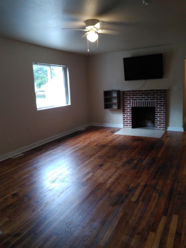 Building Photo - 701 S James St