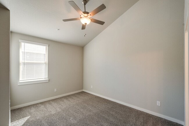 Building Photo - AVAILABLE NOW! GORGEOUS 2 BEDROOM FOUR PLEX LOCATED IN MIDLOTHIAN ISD!