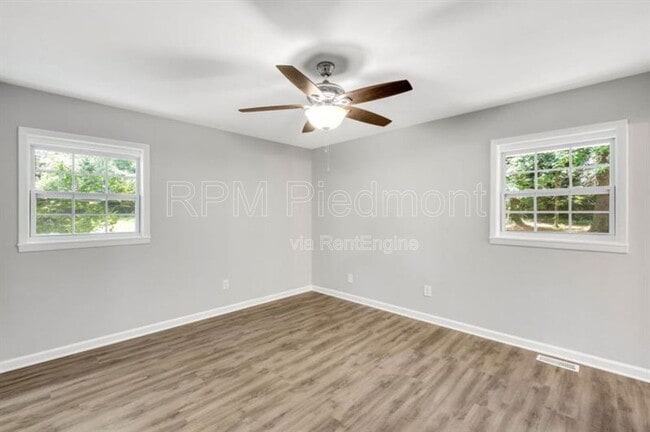 Building Photo - 2966 Fern Valley Dr SW