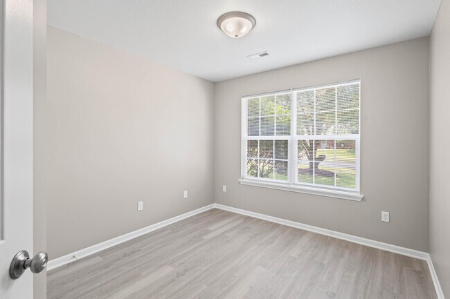 Building Photo - 5703 Candlewood Dr