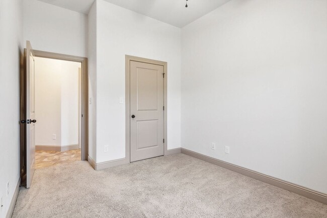Building Photo - 6500 Llano Ln