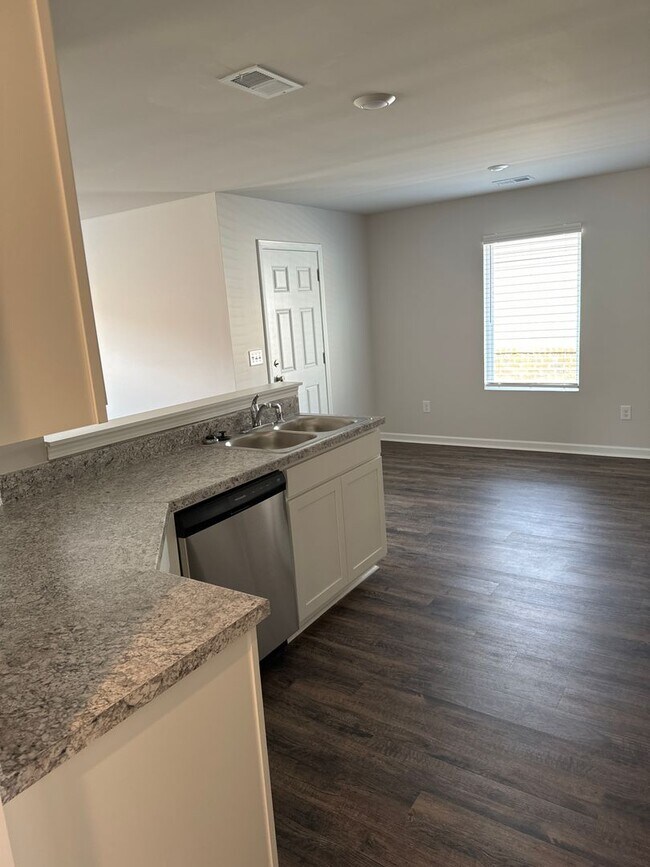 Building Photo - *48 Hour Look & Lease Bonus!* Three Bedroom | Two Bath Home in Deer Brook Crossing