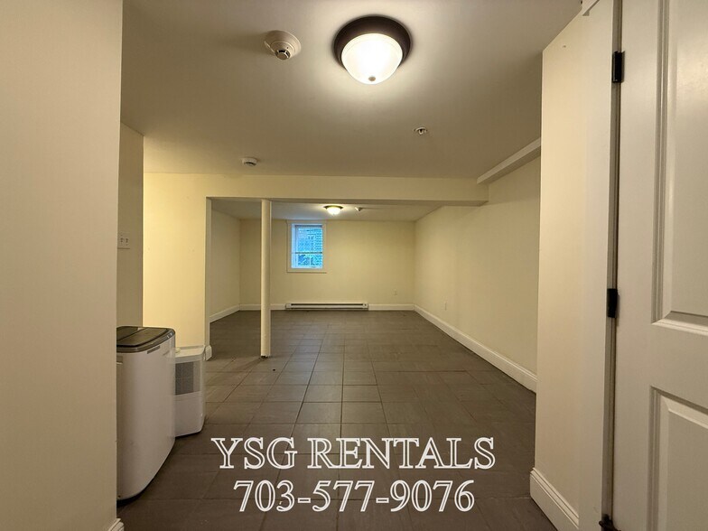 Building Photo - 24 Sunset St