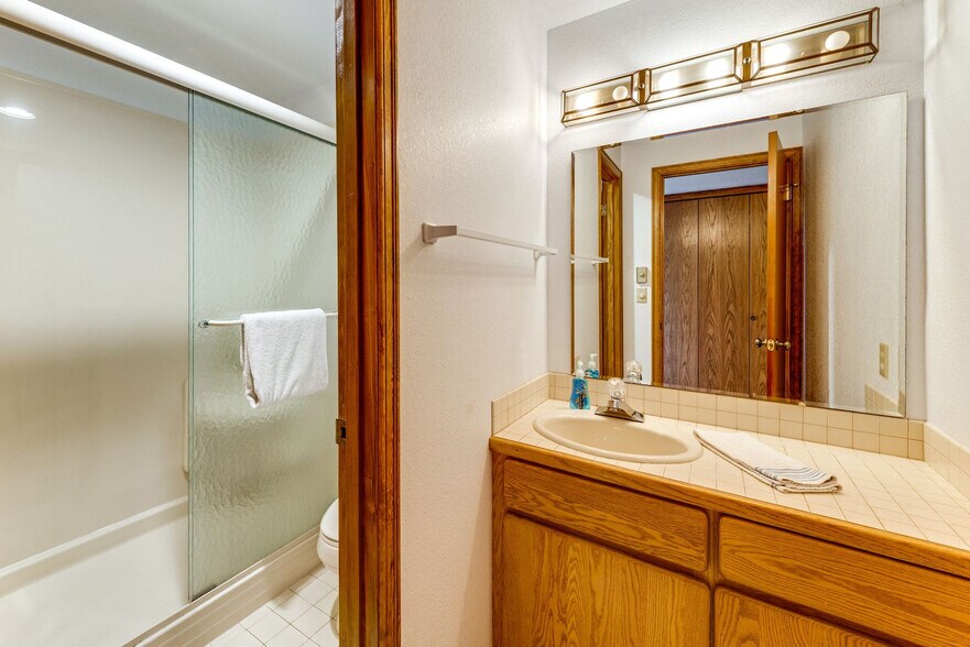 Building Photo - 902 Paiute Pl