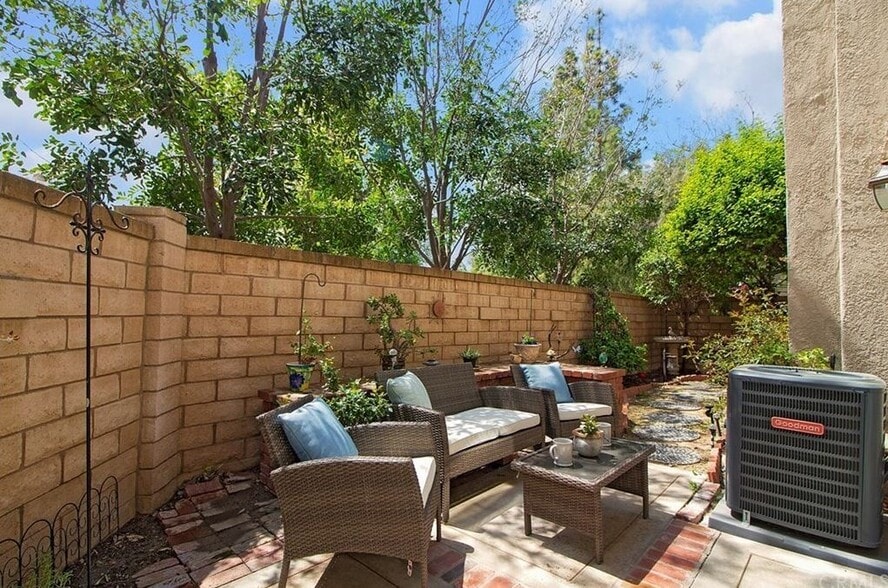 Building Photo - 28952 Canyon Lake Dr