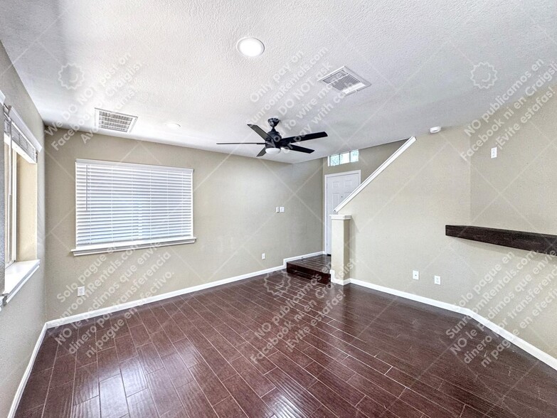 Building Photo - 833 Sagewood Trail