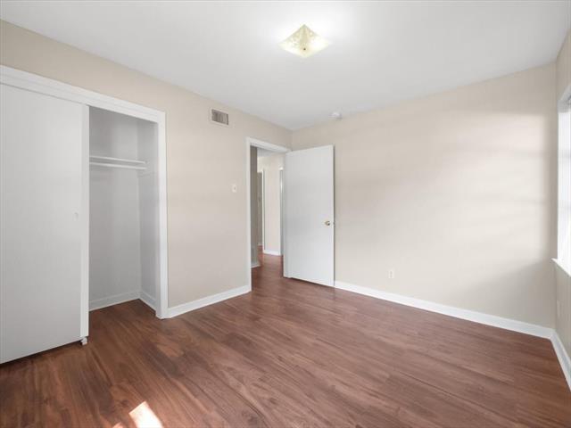 Building Photo - 403 Rolando Dr