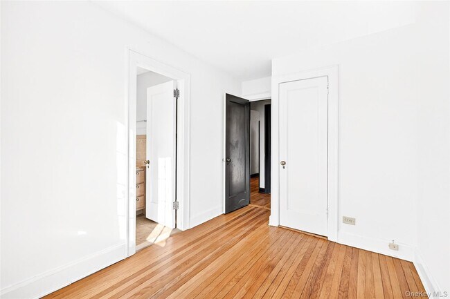 Building Photo - 5 Seymour Pl