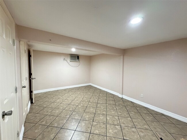 Building Photo - 5231 Leeland St