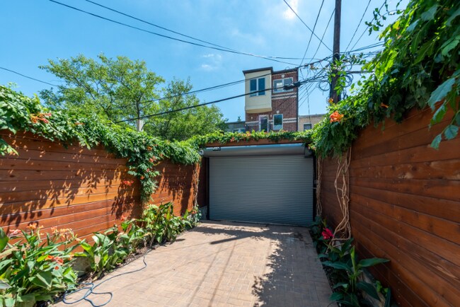 Building Photo - 1139 3rd St NE