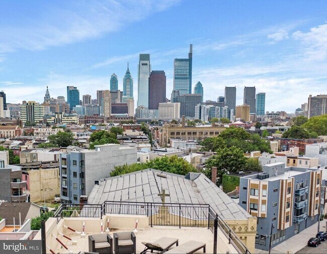 Building Photo - 1637-39 Poplar St