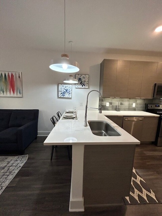 Building Photo - 915 Battery Ave SE