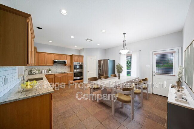 Building Photo - 304 Rustic Tr