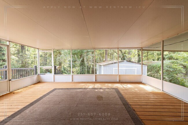 Building Photo - 3/2 Brick Home with Sunroom, Deck, and Car...