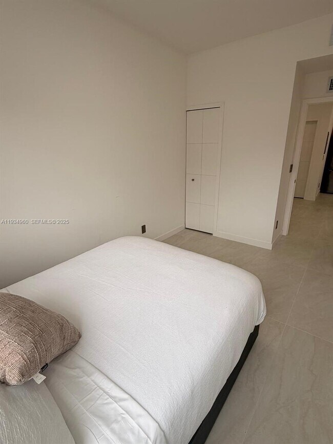 Building Photo - 2436 SW 7th St