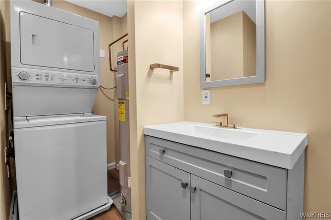 Building Photo - 126 E Niagara St