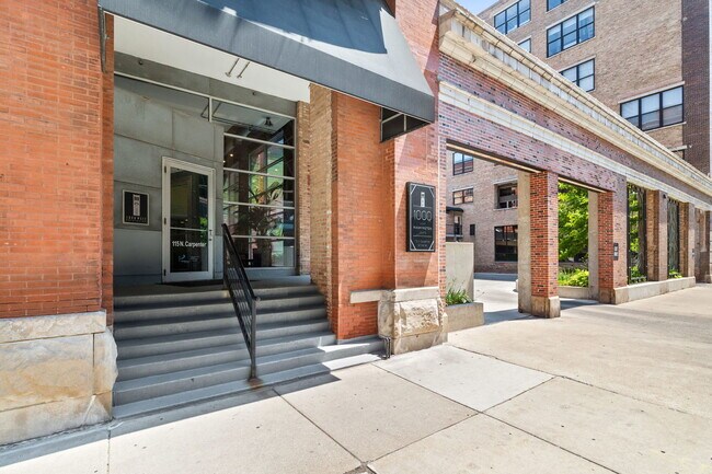 Building Photo - 1000 W Washington Blvd