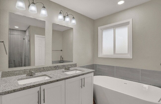 Building Photo - 817 Westmoor Dr