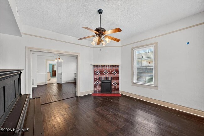 Building Photo - Ideal for Medical Professionals & Students – Spacious 5BR Near Downtown