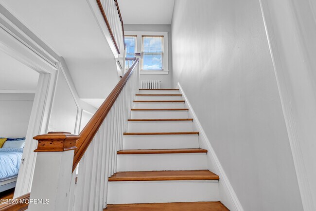 Building Photo - 704 8th Ave